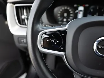 XC60 B4 AWD aus Erstbesitz KAMERA NAVI AHK LED