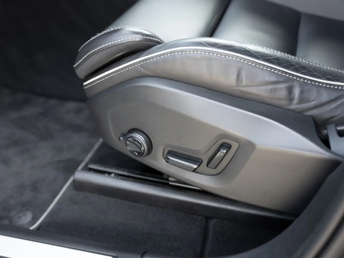 XC60 B4 AWD aus Erstbesitz KAMERA NAVI AHK LED