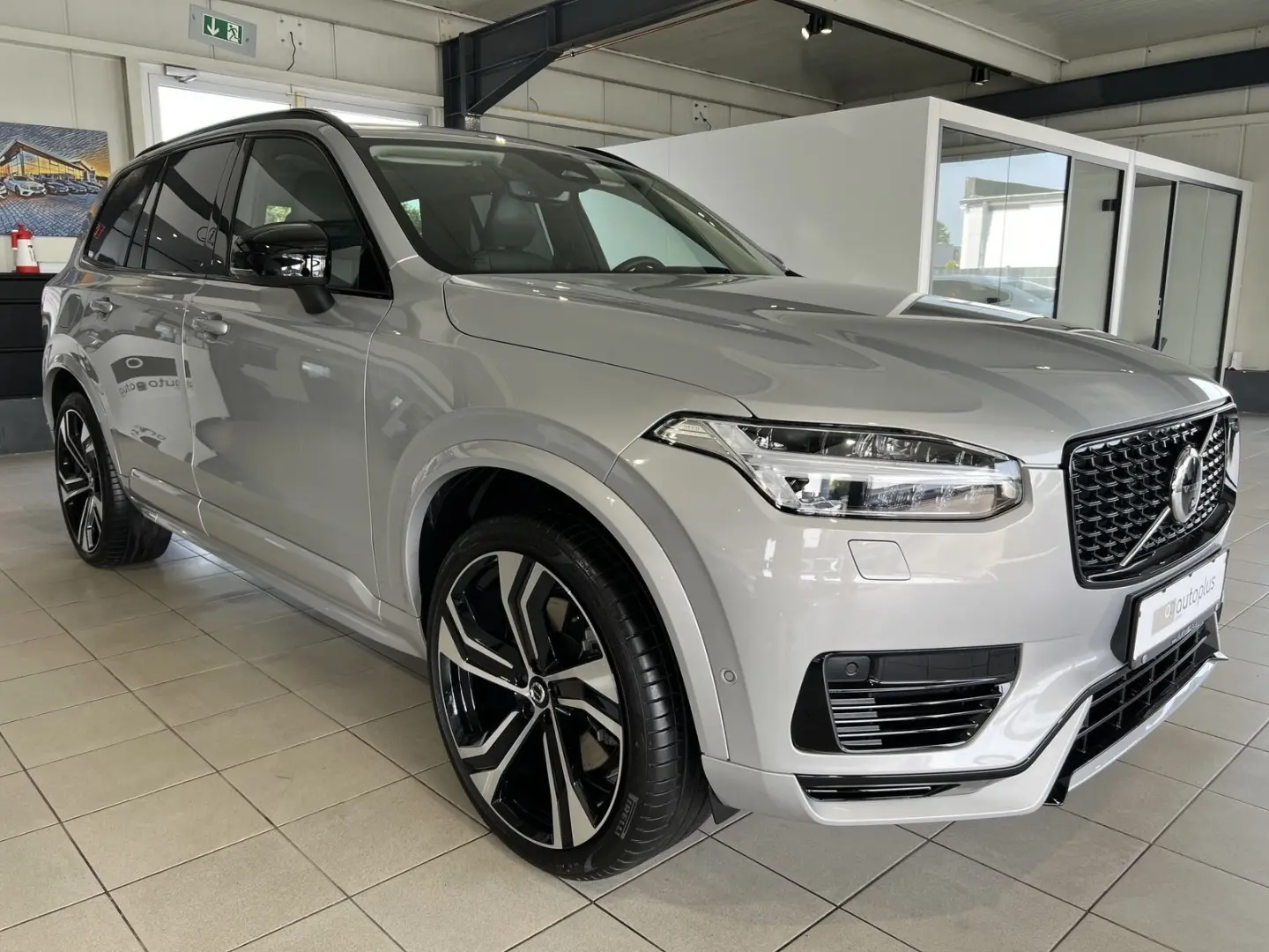 XC90 T8 Ultra Dark Recharge AWD FourC AHK 22Zoll