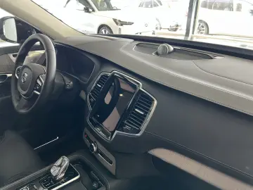 XC90 T8 Ultra Dark Recharge AWD FourC AHK 22Zoll