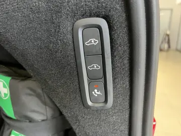 XC90 T8 Ultra Dark Recharge AWD FourC AHK 22Zoll