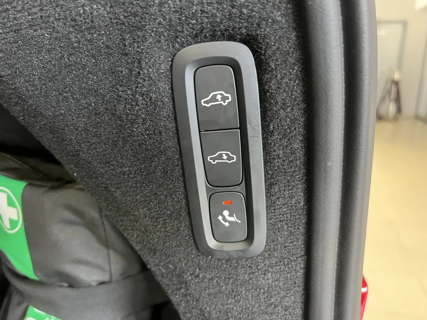 XC90 T8 Ultra Dark Recharge AWD FourC AHK 22Zoll