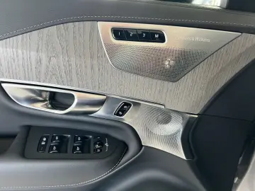 XC90 T8 Ultra Dark Recharge AWD FourC AHK 22Zoll