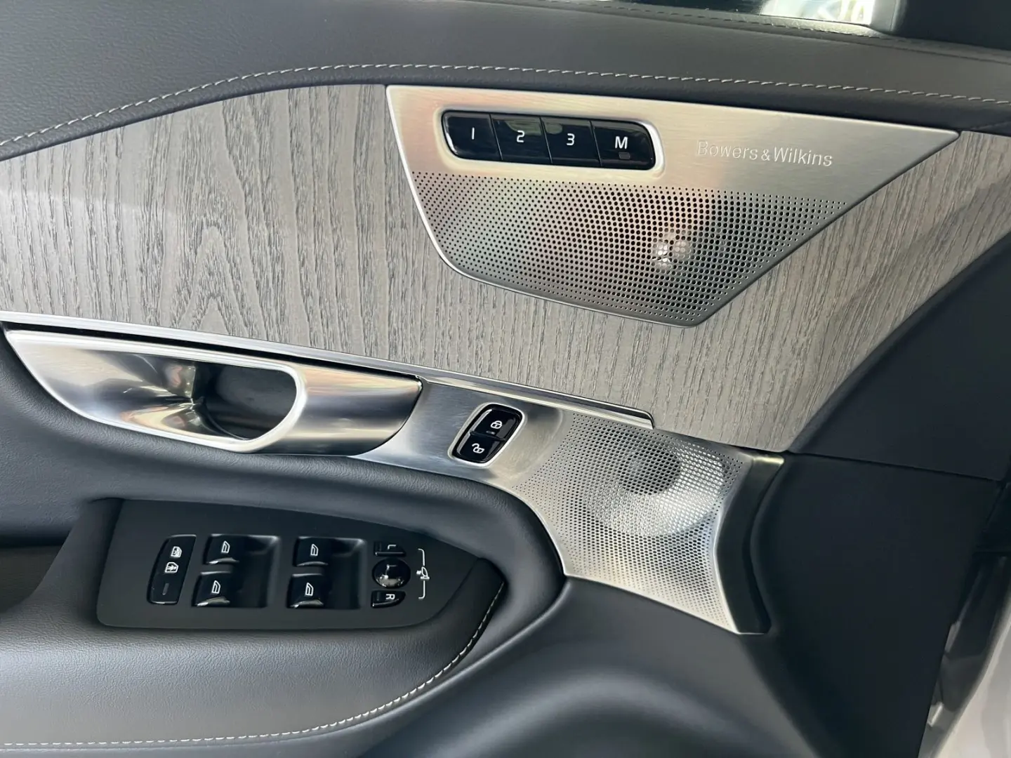 XC90 T8 Ultra Dark Recharge AWD FourC AHK 22Zoll