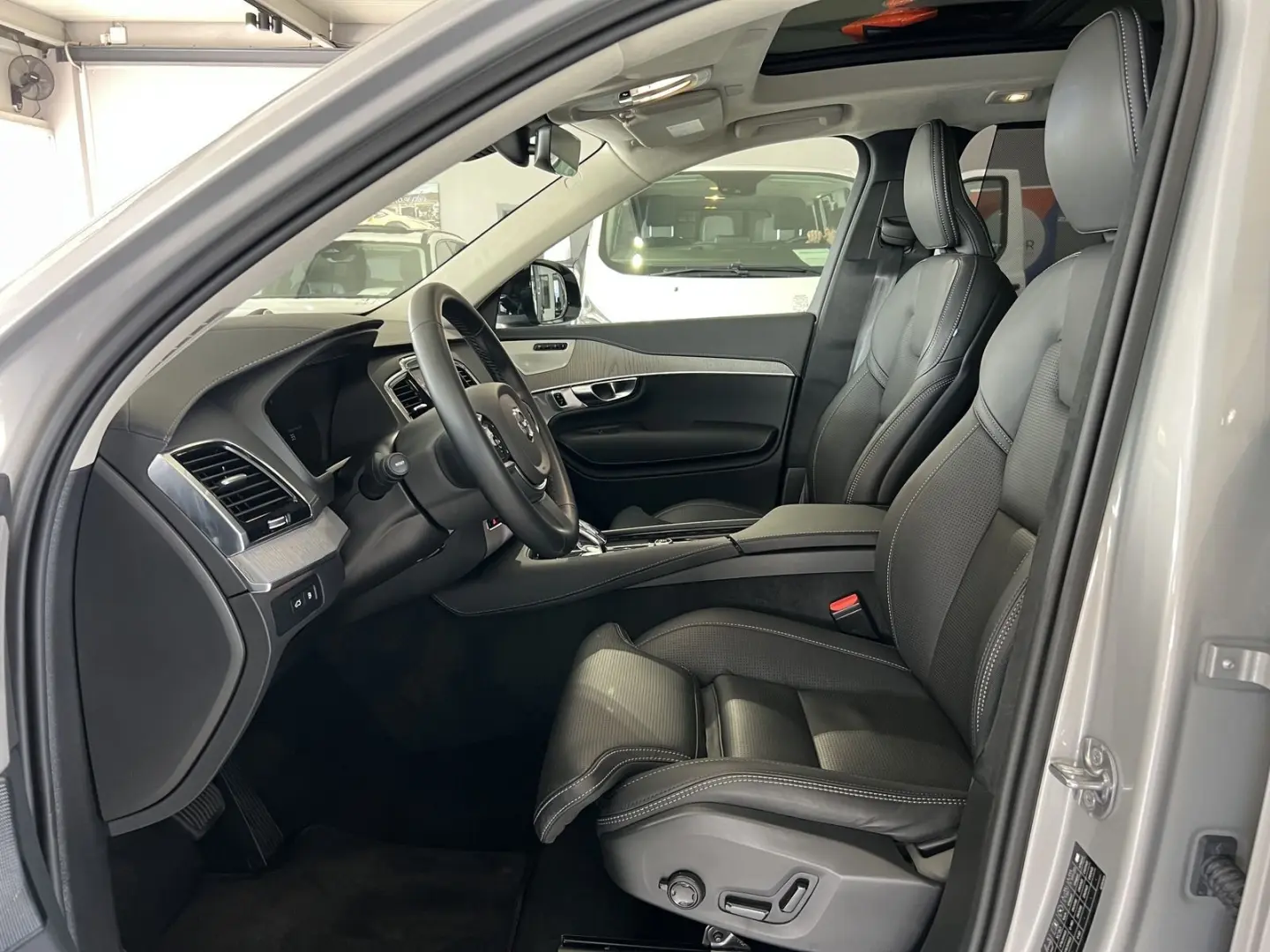 XC90 T8 Ultra Dark Recharge AWD FourC AHK 22Zoll