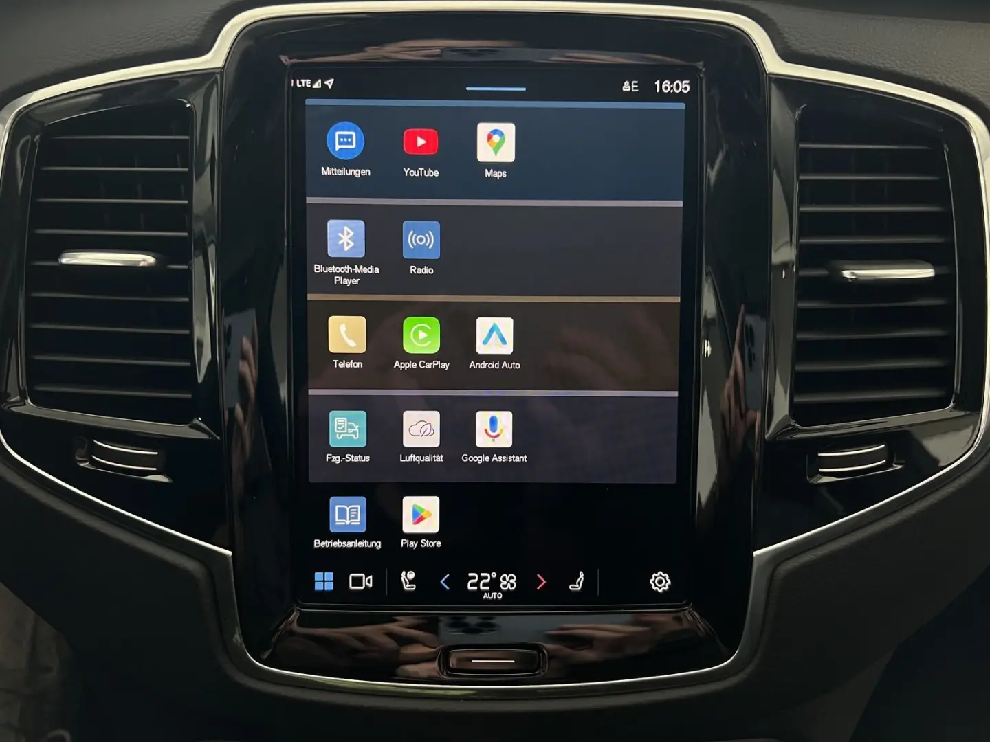 XC90 T8 Ultra Dark Recharge AWD FourC AHK 22Zoll