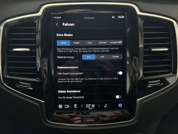 XC90 T8 Ultra Dark Recharge AWD FourC AHK 22Zoll