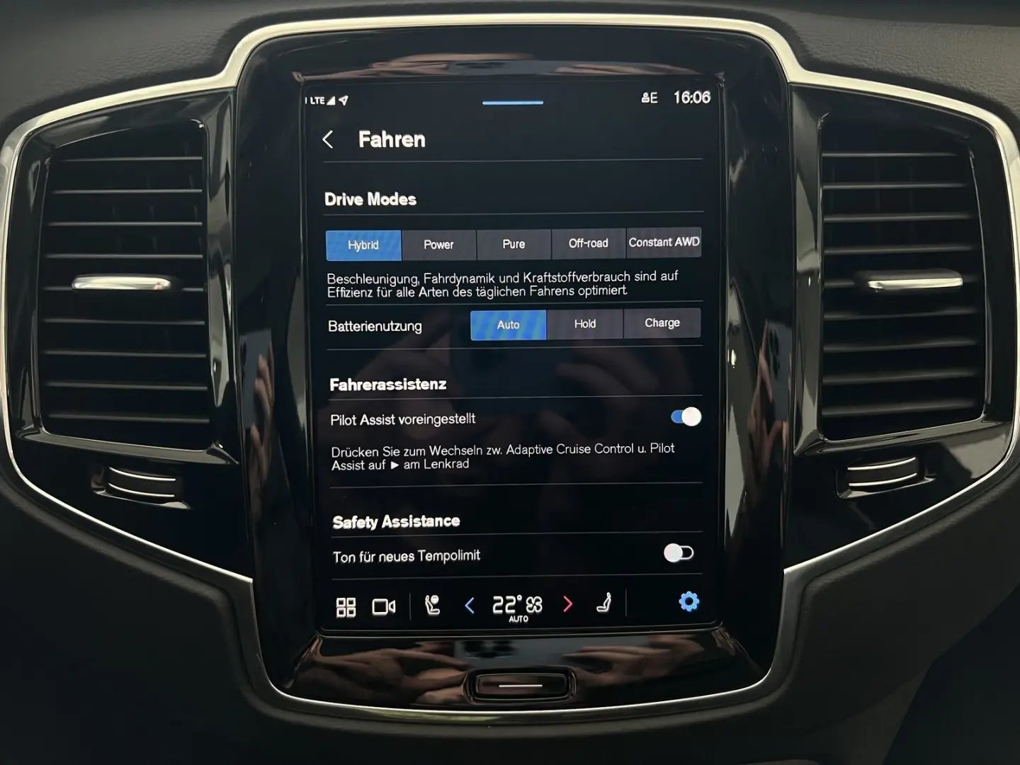 XC90 T8 Ultra Dark Recharge AWD FourC AHK 22Zoll