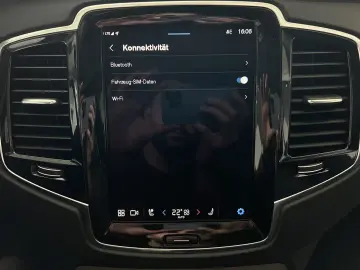 XC90 T8 Ultra Dark Recharge AWD FourC AHK 22Zoll