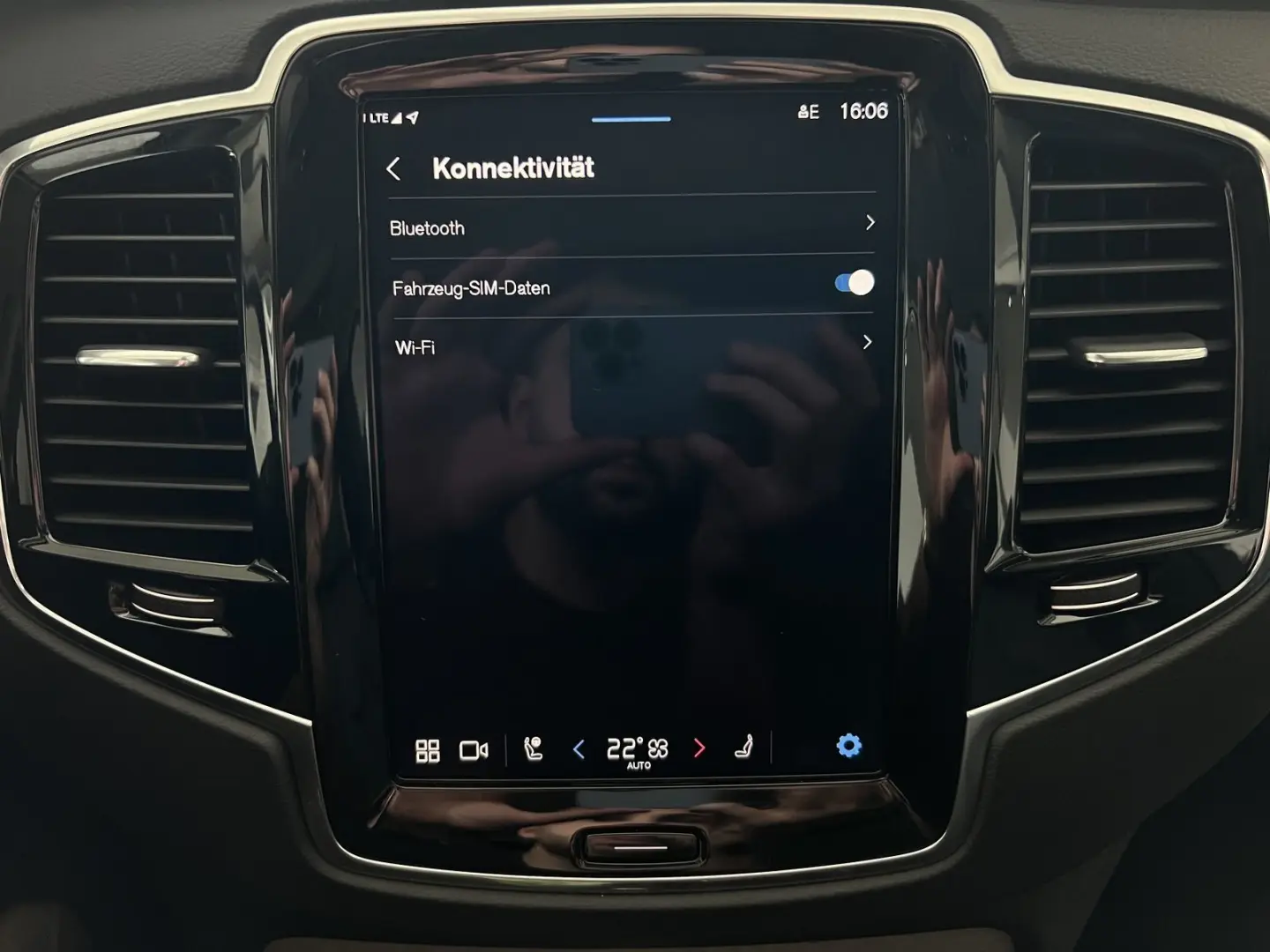 XC90 T8 Ultra Dark Recharge AWD FourC AHK 22Zoll