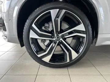 XC90 T8 Ultra Dark Recharge AWD FourC AHK 22Zoll