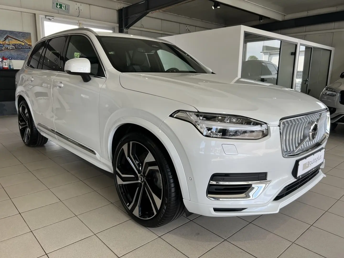 XC90 T8 Plus Bright Recharge AWD FourC AHK B&W