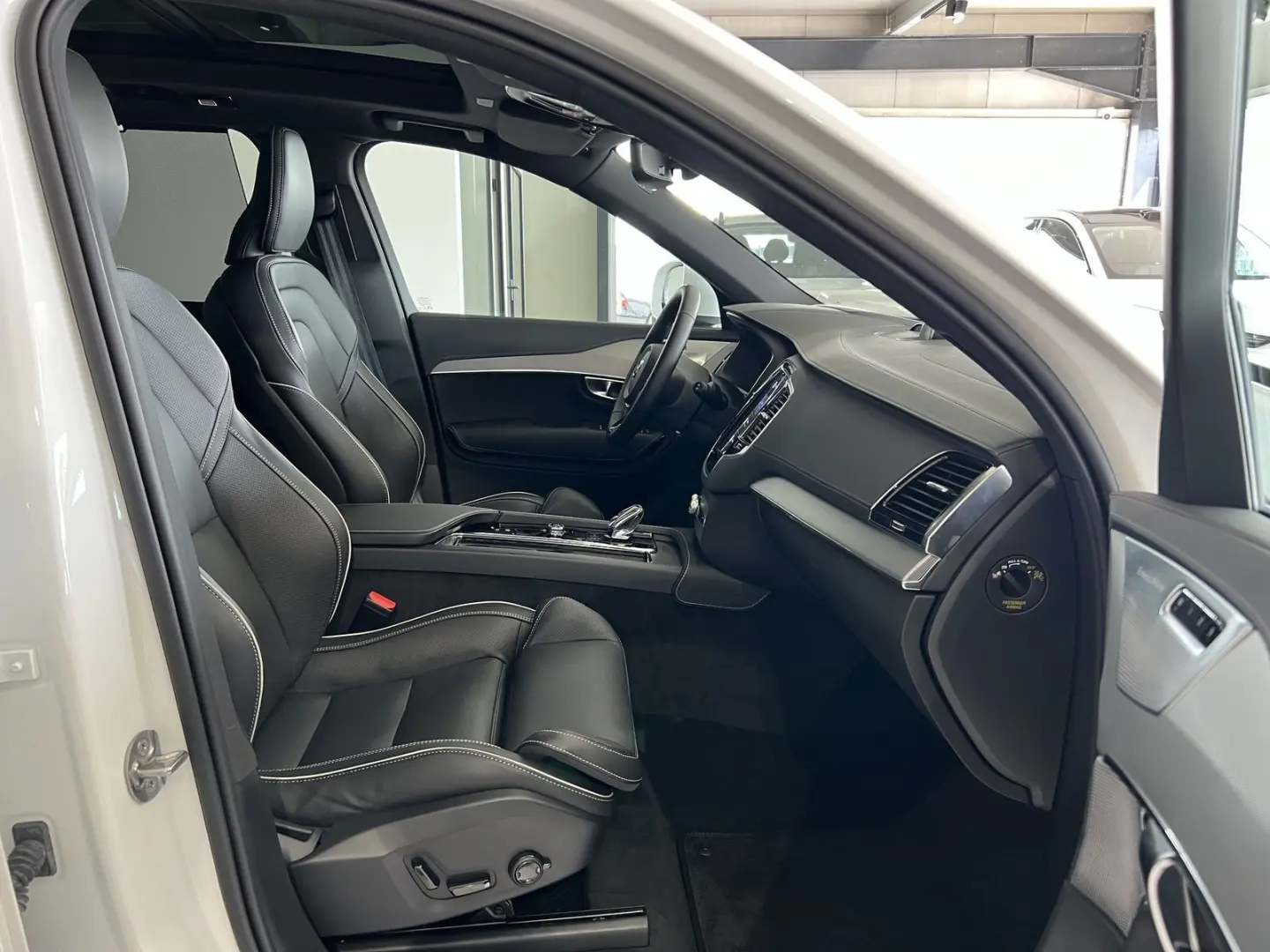 XC90 T8 Plus Bright Recharge AWD FourC AHK B&W