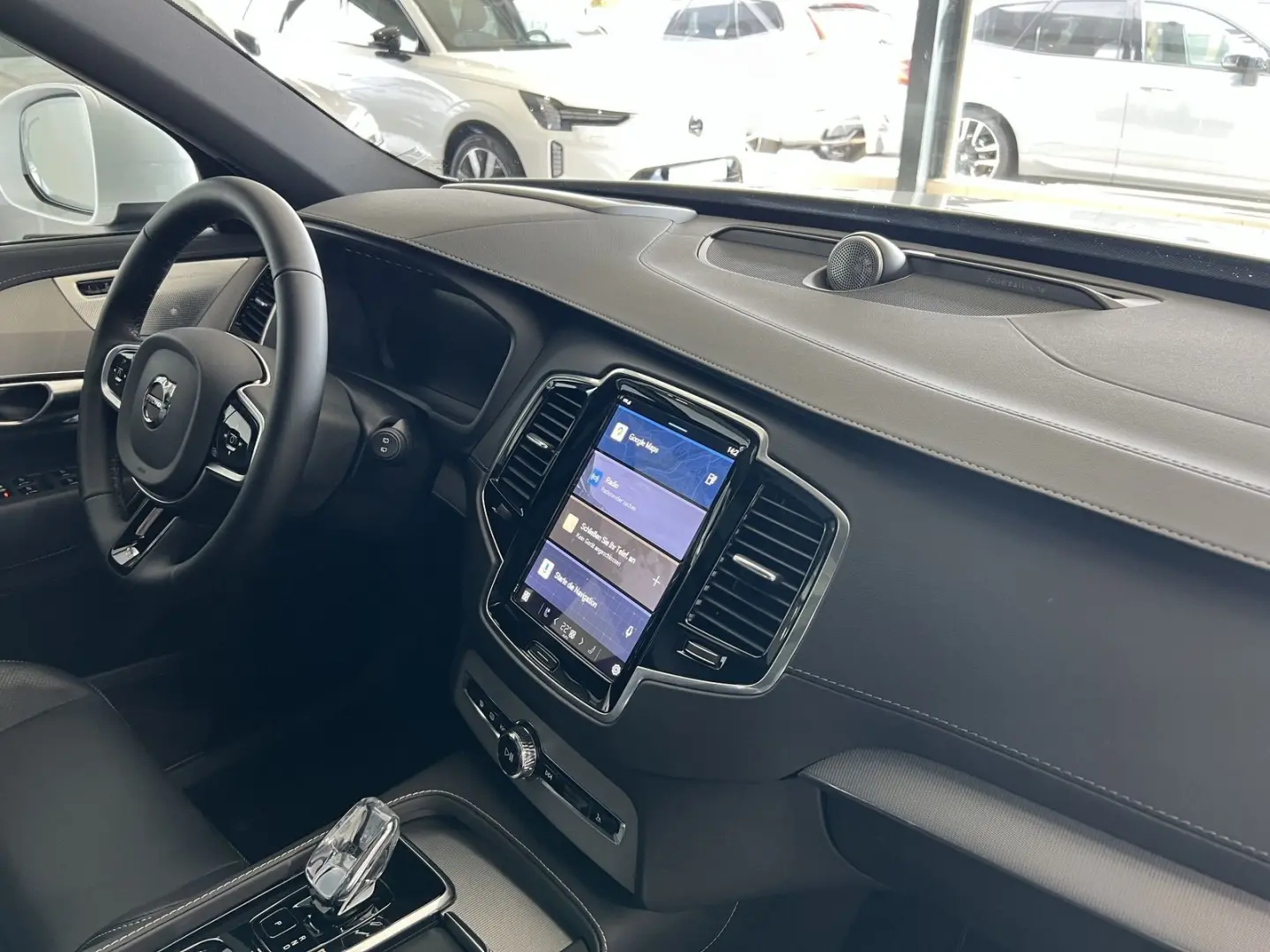 XC90 T8 Plus Bright Recharge AWD FourC AHK B&W