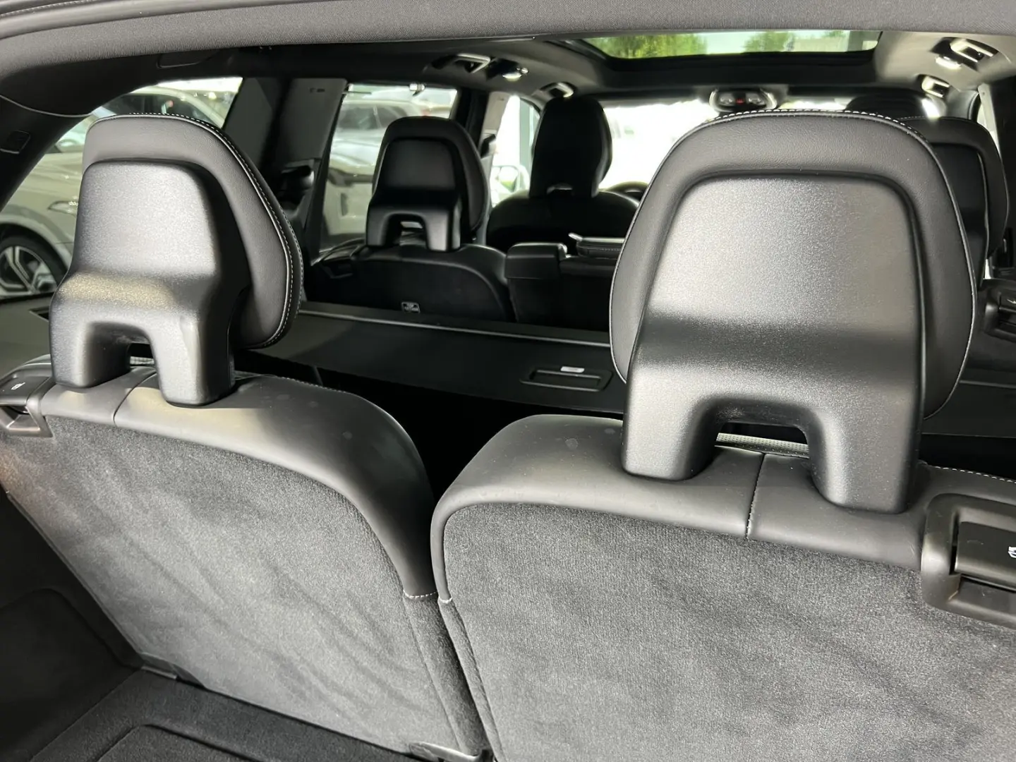 XC90 T8 Plus Bright Recharge AWD FourC AHK B&W