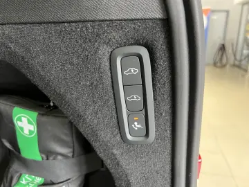 XC90 T8 Plus Bright Recharge AWD FourC AHK B&W