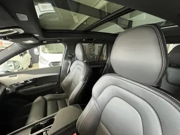 XC90 T8 Plus Bright Recharge AWD FourC AHK B&W