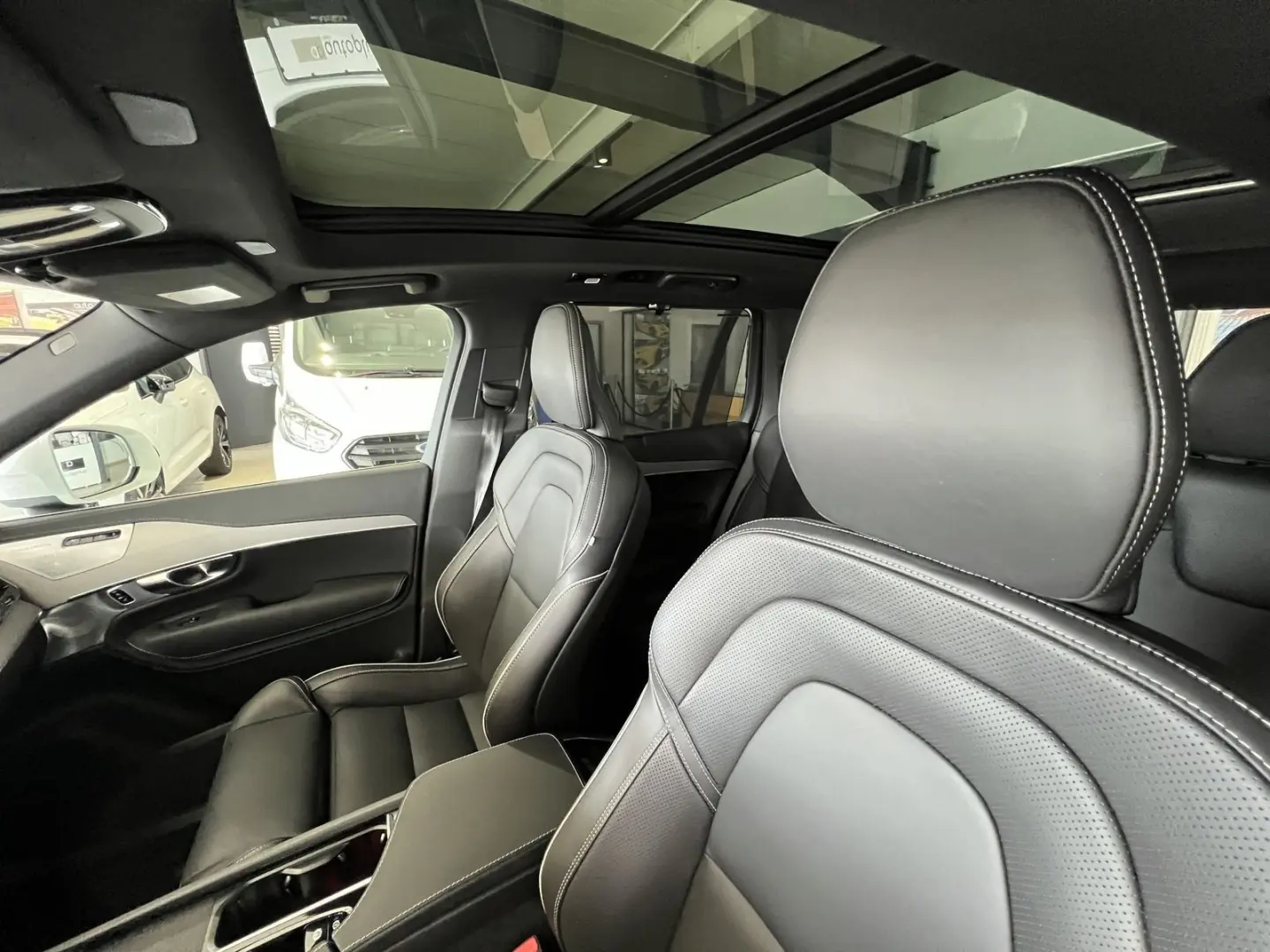XC90 T8 Plus Bright Recharge AWD FourC AHK B&W