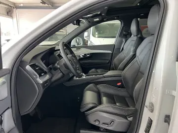 XC90 T8 Plus Bright Recharge AWD FourC AHK B&W