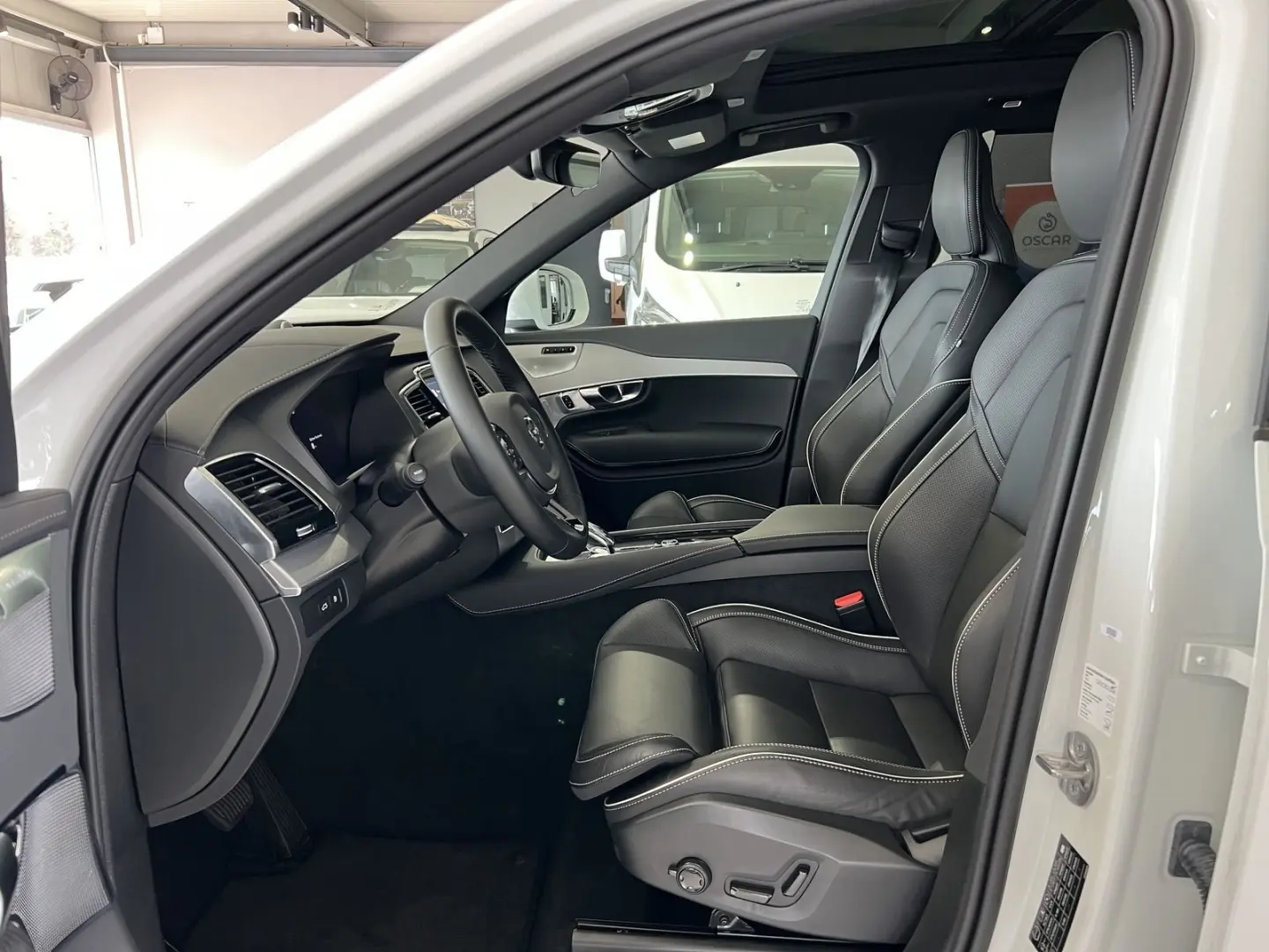 XC90 T8 Plus Bright Recharge AWD FourC AHK B&W