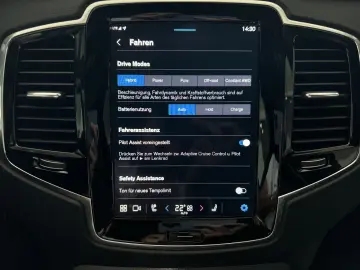 XC90 T8 Plus Bright Recharge AWD FourC AHK B&W