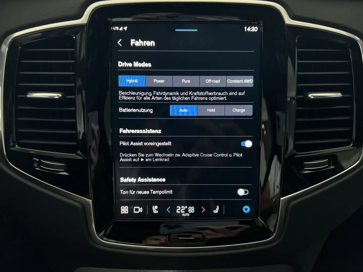 XC90 T8 Plus Bright Recharge AWD FourC AHK B&W