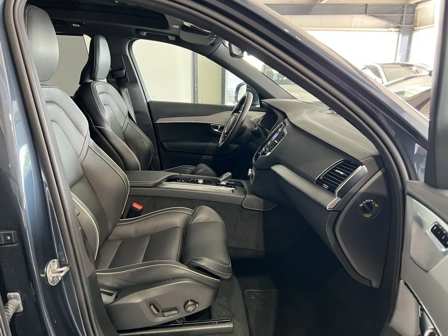 XC90 T8 Plus Bright Recharge AWD FourC AHK B&W