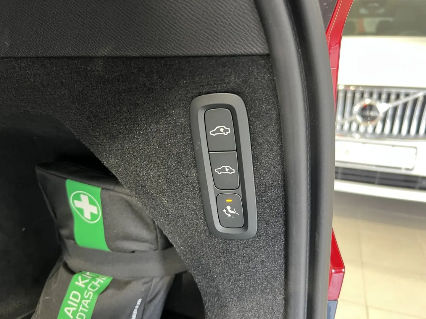 XC90 T8 Plus Bright Recharge AWD FourC AHK B&W