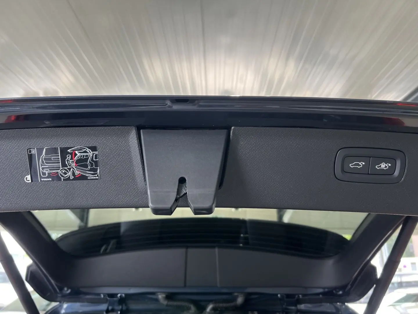 XC90 T8 Plus Bright Recharge AWD FourC AHK B&W