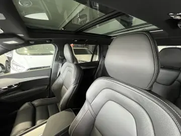 XC90 T8 Plus Bright Recharge AWD FourC AHK B&W