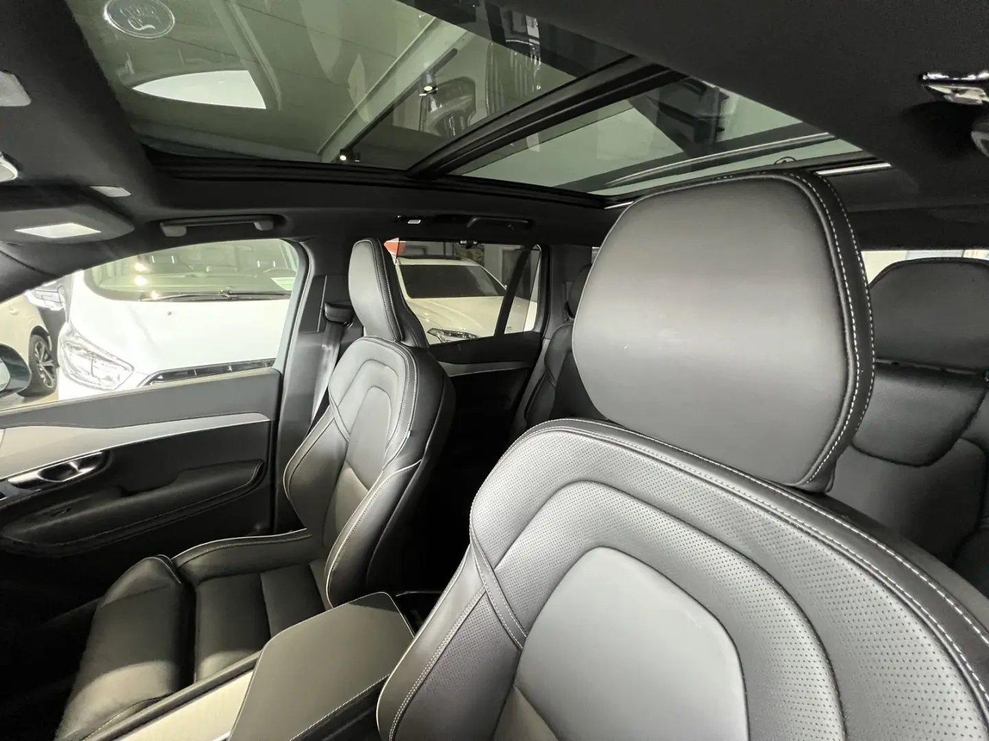 XC90 T8 Plus Bright Recharge AWD FourC AHK B&W
