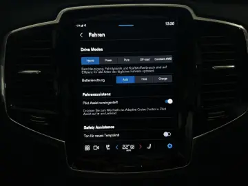 XC90 T8 Plus Bright Recharge AWD FourC AHK B&W