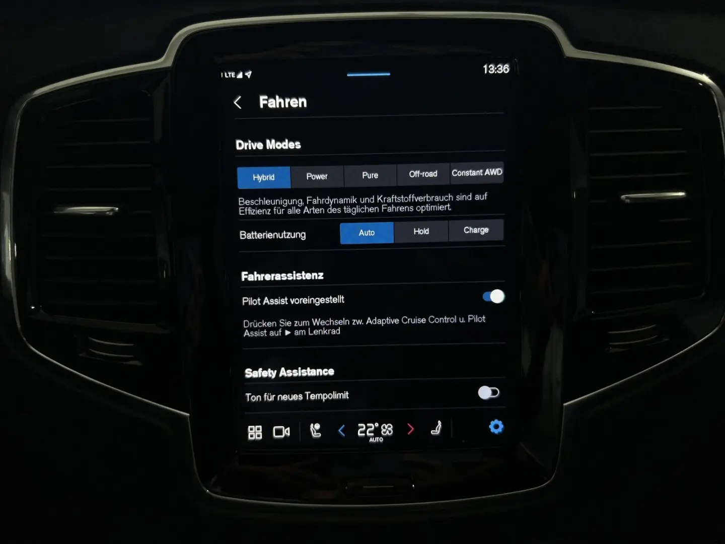 XC90 T8 Plus Bright Recharge AWD FourC AHK B&W