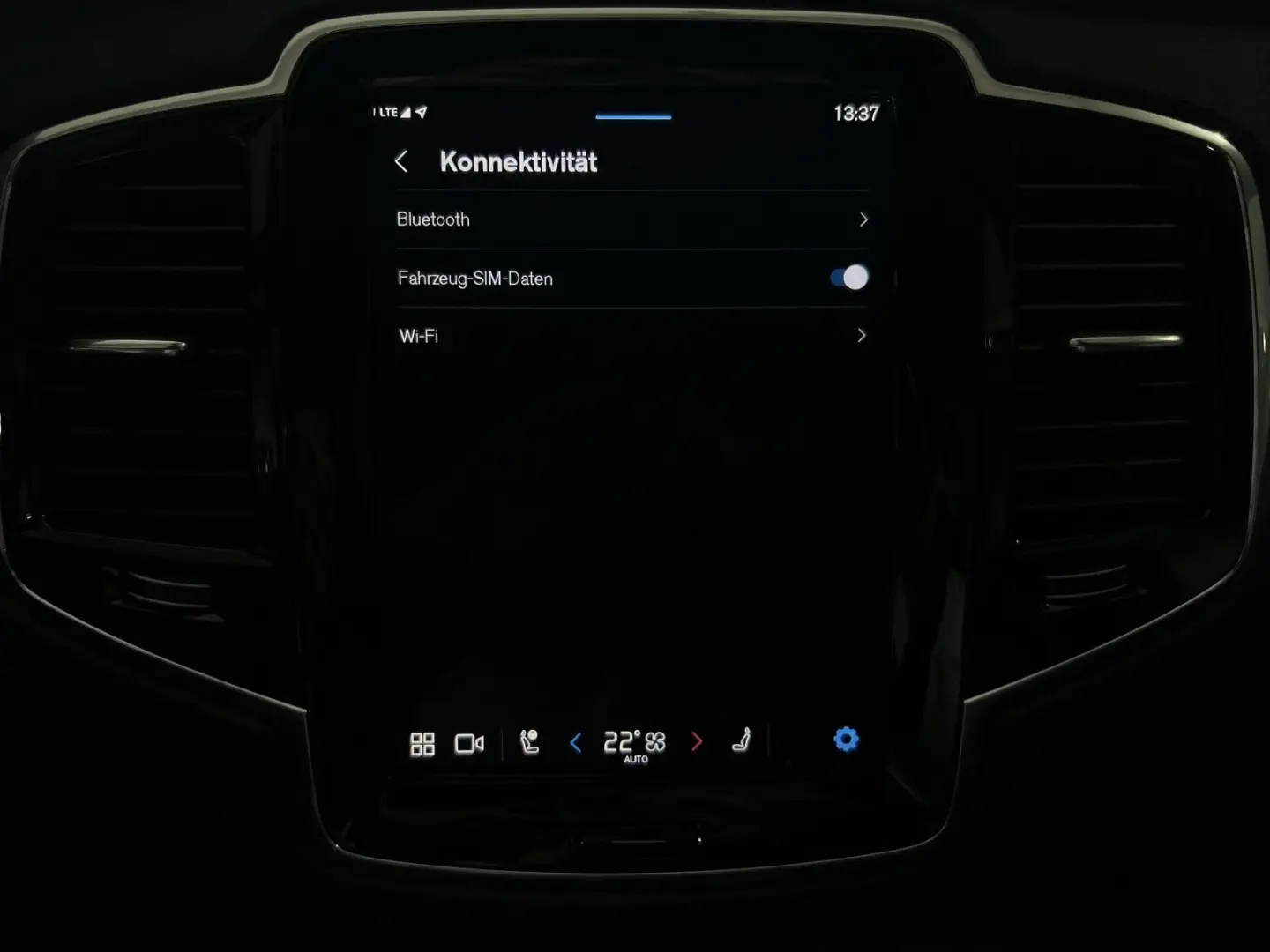 XC90 T8 Plus Bright Recharge AWD FourC AHK B&W
