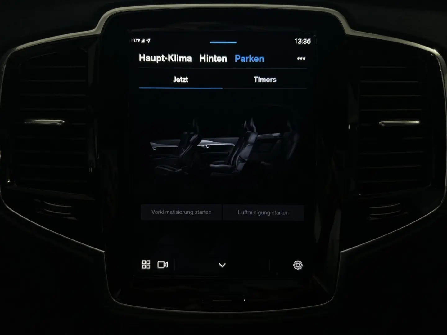 XC90 T8 Plus Bright Recharge AWD FourC AHK B&W