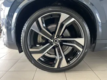 XC90 T8 Plus Bright Recharge AWD FourC AHK B&W
