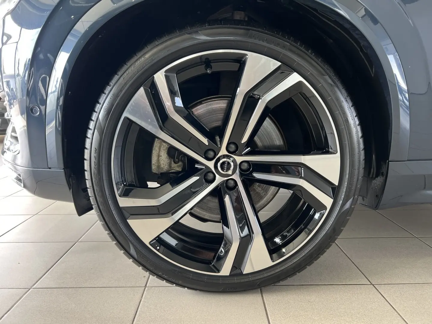 XC90 T8 Plus Bright Recharge AWD FourC AHK B&W
