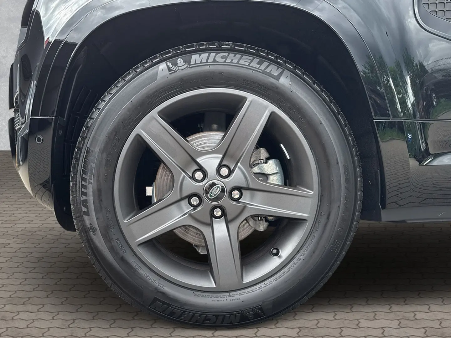 Defender 90 Hard Top D250 X-Dynamic SE ACC/AHK