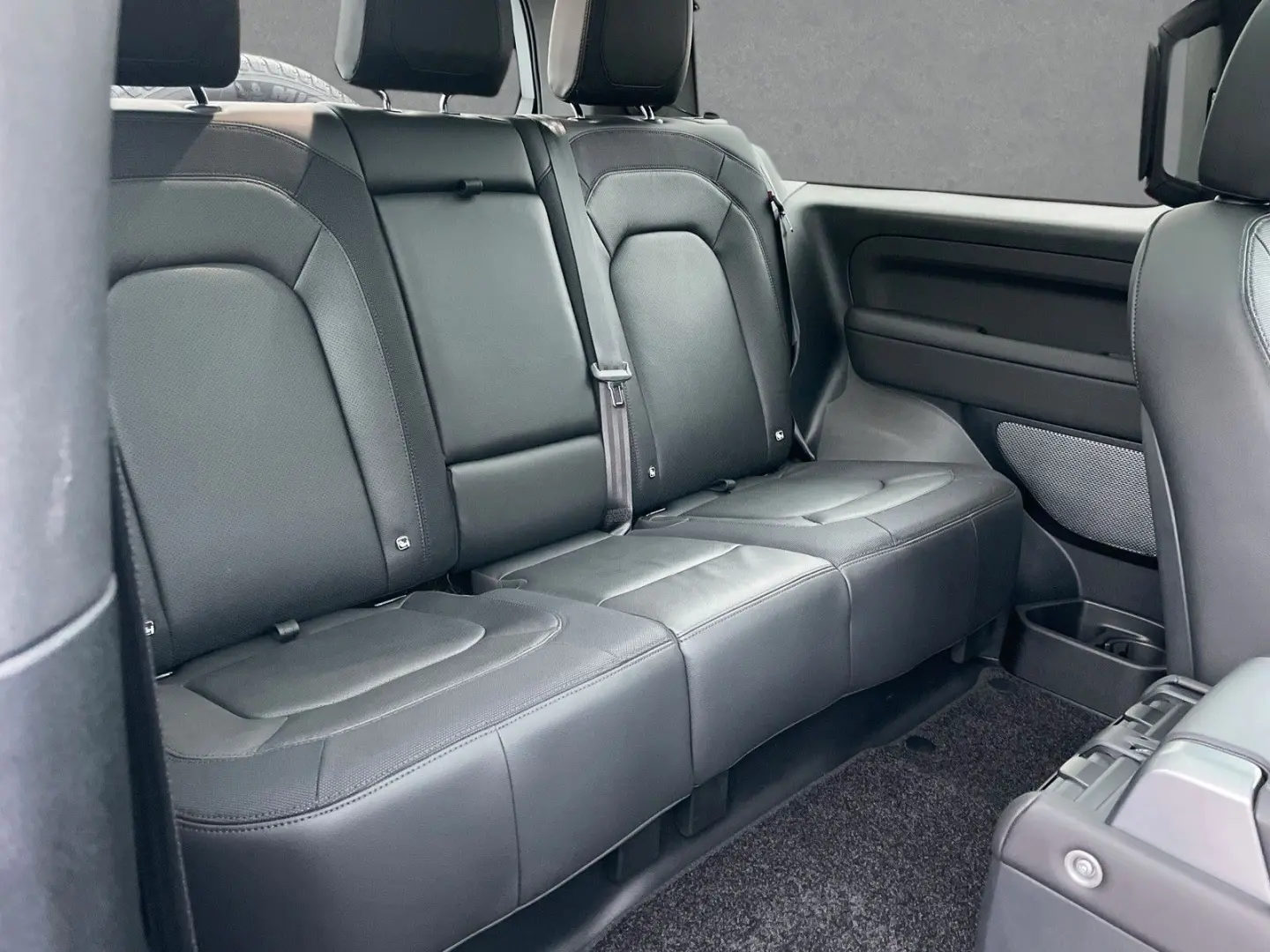 Defender 90 D300 X-Dynamic SE BLACK PACK/SHD/AHK