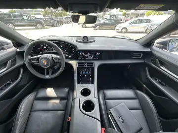 Taycan GTS 360° HUD 21'' Matrix Bose Pano ACC