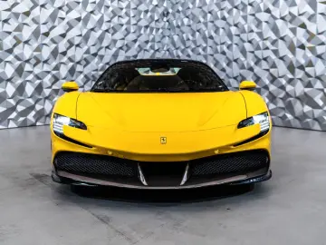 SF90 Spider Giallo Modena