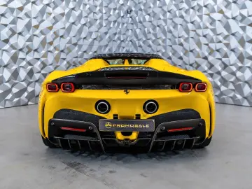 SF90 Spider Giallo Modena