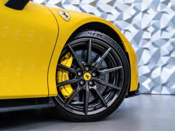 SF90 Spider Giallo Modena