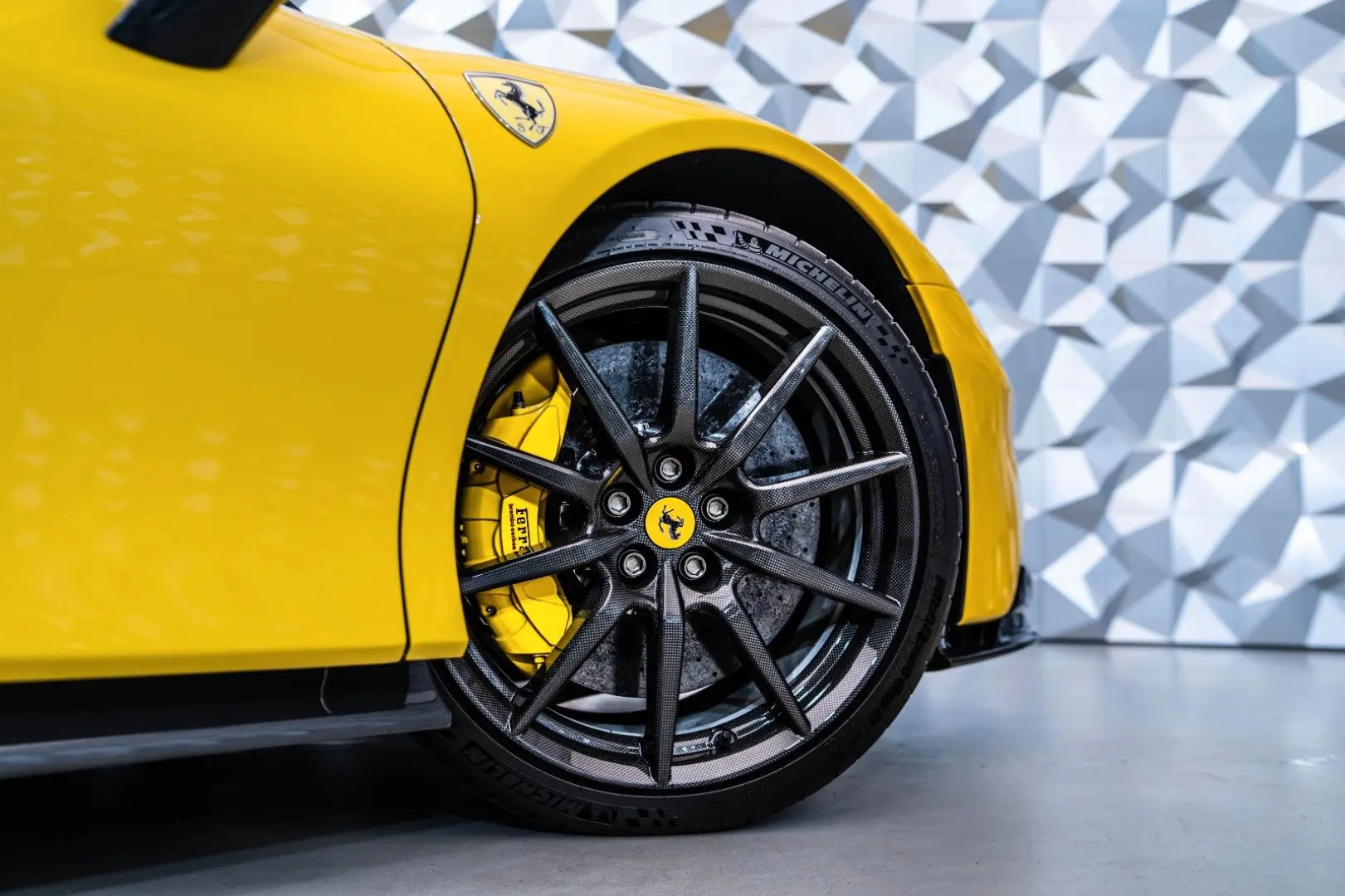 SF90 Spider Giallo Modena