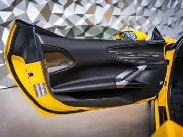 SF90 Spider Giallo Modena
