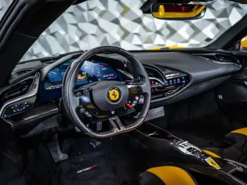SF90 Spider Giallo Modena