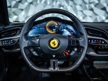 SF90 Spider Giallo Modena