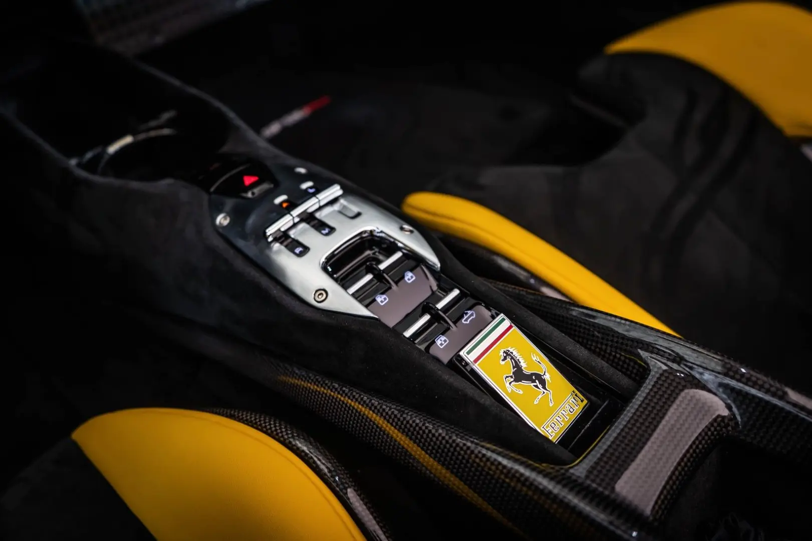 SF90 Spider Giallo Modena