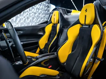 SF90 Spider Giallo Modena