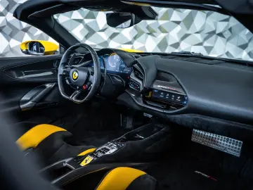 SF90 Spider Giallo Modena